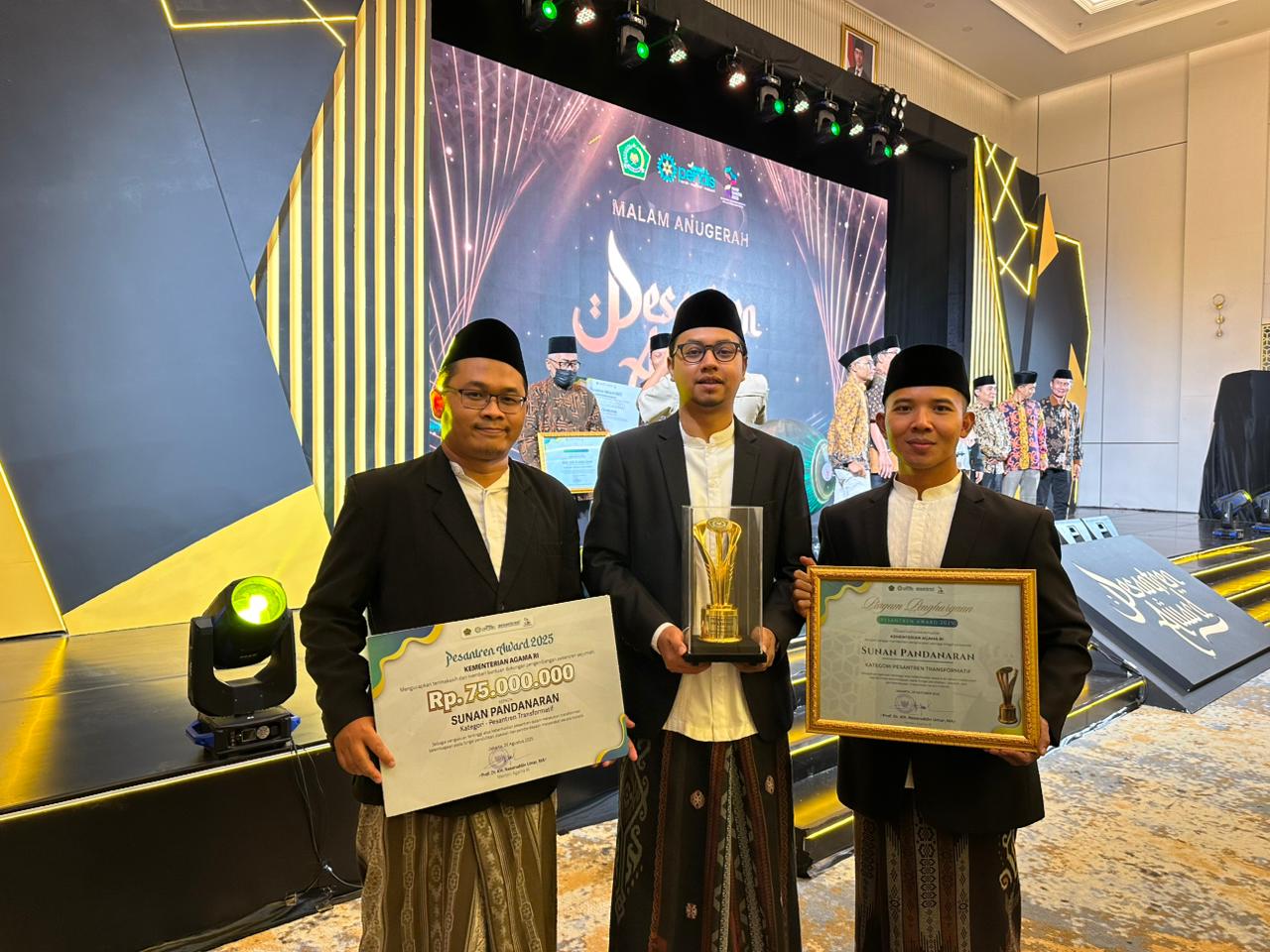 Pondok Pesantren Sunan Pandanaran Raih Penghargaan “Pesantren Transformatif” dalam Pesantren Award 2025